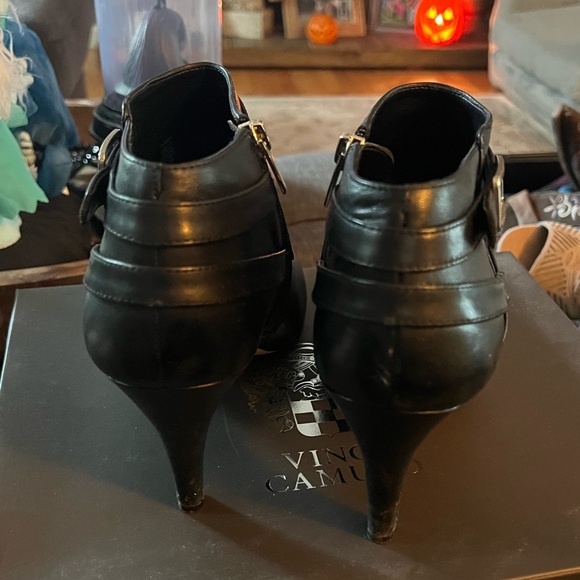 Vince Camuto Black ankle booties. - Picture 2 of 5